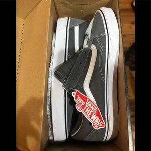 Vans old skool shoes NWT in box. Men’s Size 11.